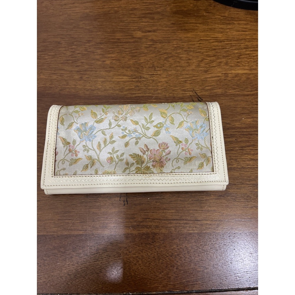 Vintage Daniel Women's  Floral ‎ Beige Leather  Wallet.
